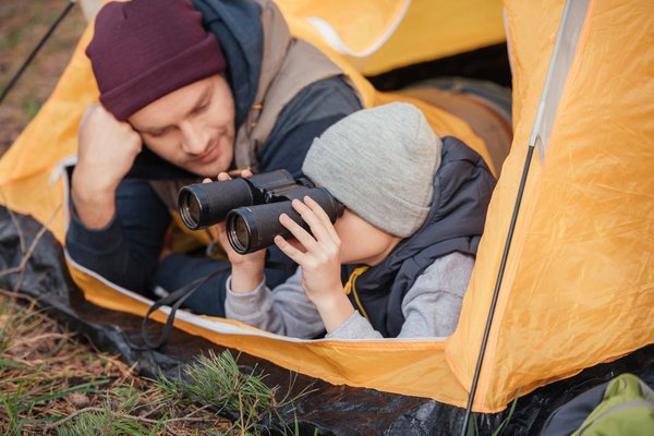 Quelles jumelles d'ornithologie choisir pour admirer les oiseaux ?